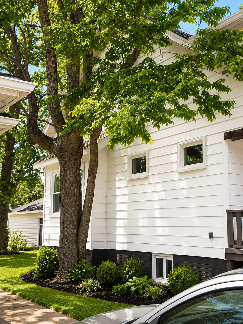 Section 8 Approved! Low Move in Cost — Photo 3