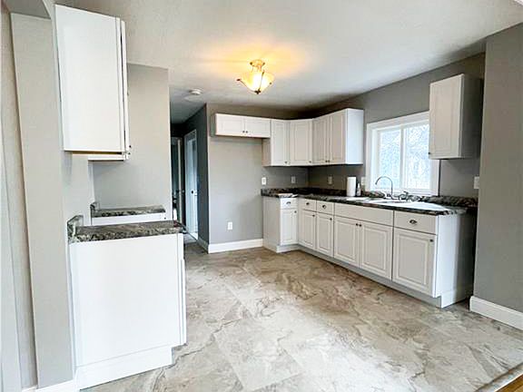 3rd image of 18 Berkley St Floor 2
