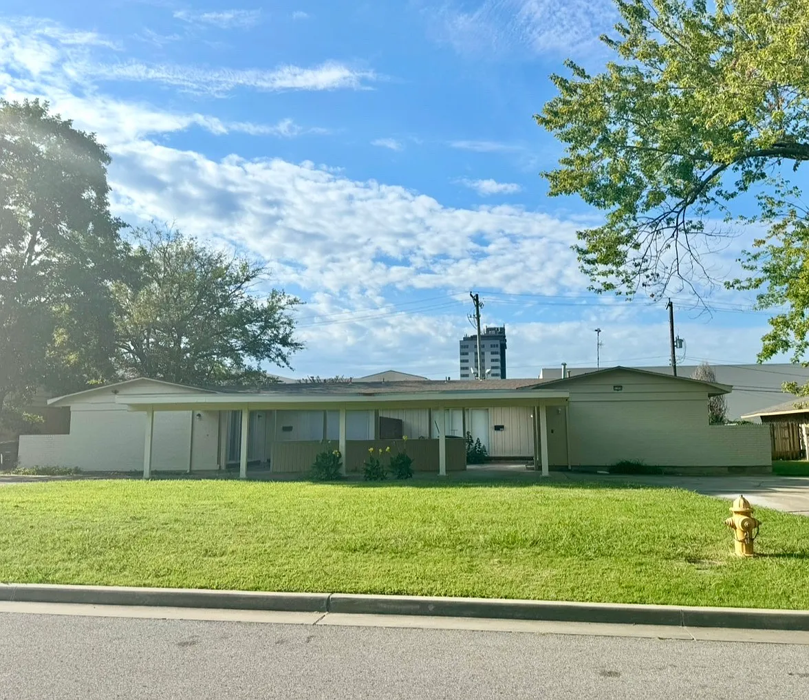 5310 E 39th Pl — Photo 1