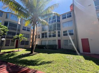 Rolling Green Condo, Miami, FL 33179