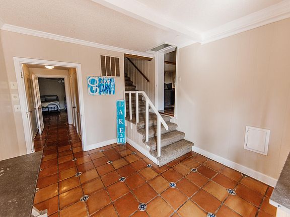 4th image of 585 Comanche Dr