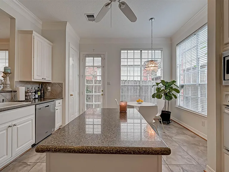 5917 Dolores St #D — Photo 9