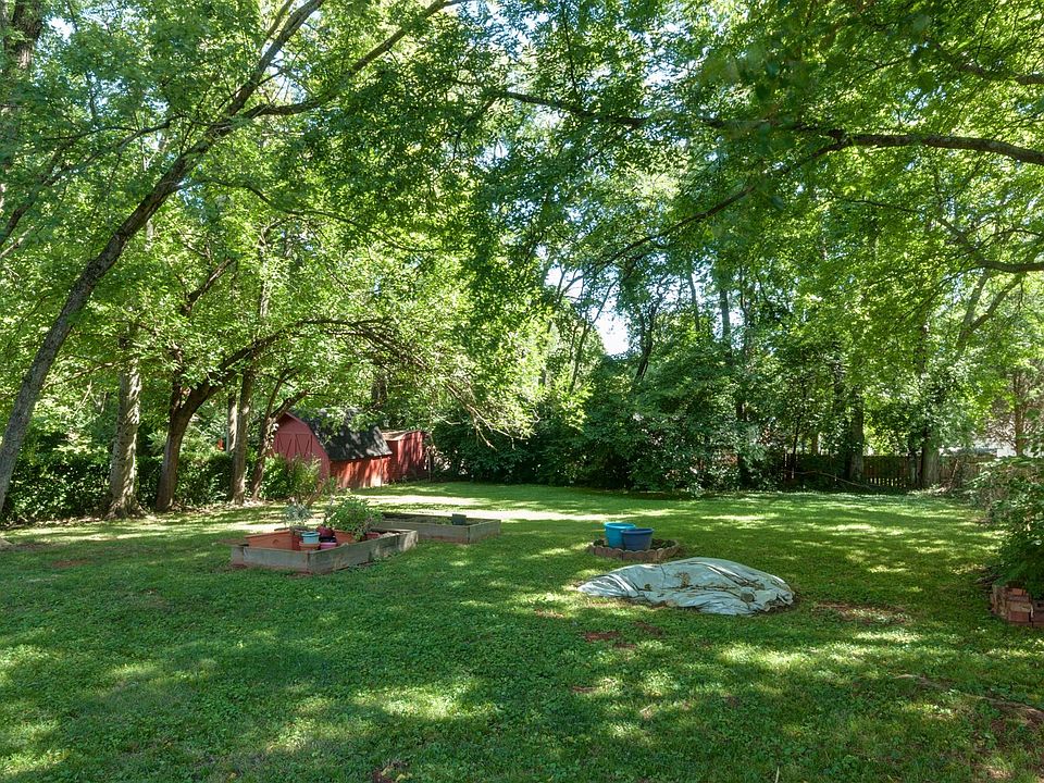 2nd image of 2905 Emery Dr