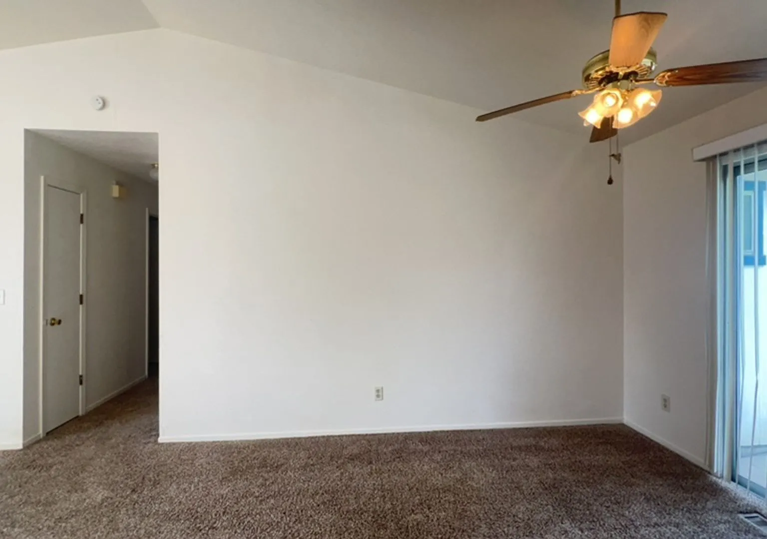 3/2/2 Home in Gardnerville Ranchos — Photo 2