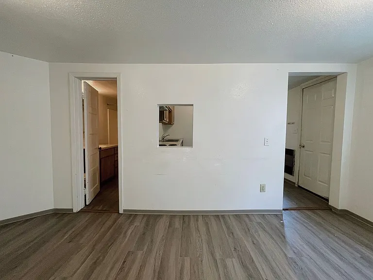 226 N Line St — Photo 29