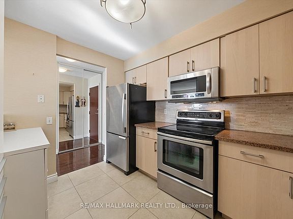 4th image of 81 Townsgate Dr #512