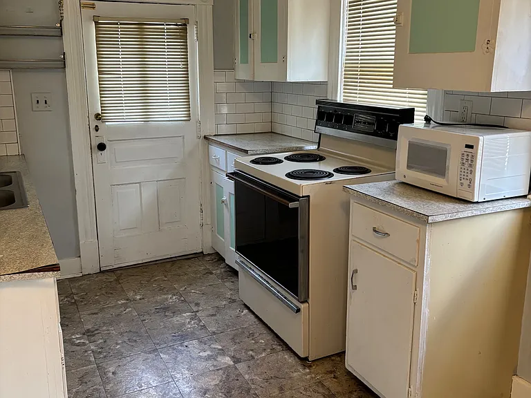 829 Miller Ave — Photo 10