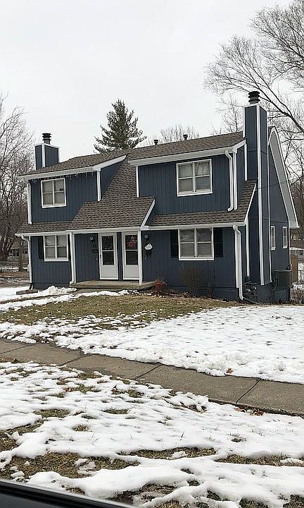 2nd image of 421 N Morse Ave