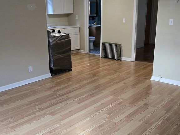 2nd image of 28 Watson St