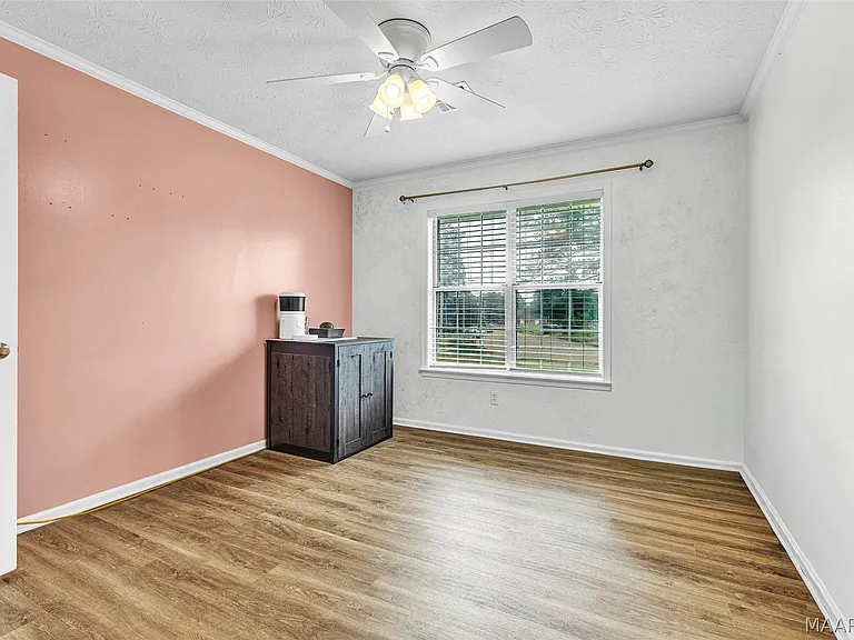 140 Livingston Cir — Photo 22