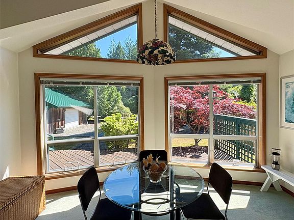 4th image of 1655 Baikie Rd