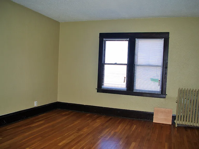 1372 Selby Avenue — Photo 4