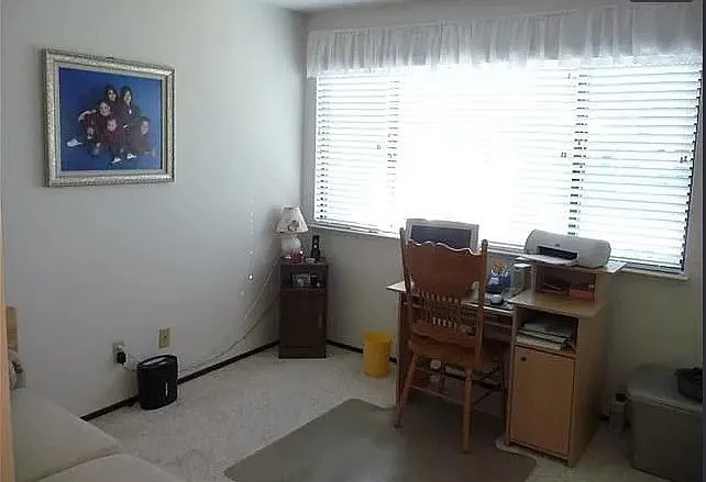 Compton Cir — Photo 3