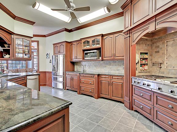 4th image of 240 Glenforest Ct