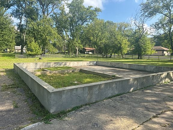 3rd image of 620 Pokagon Dr