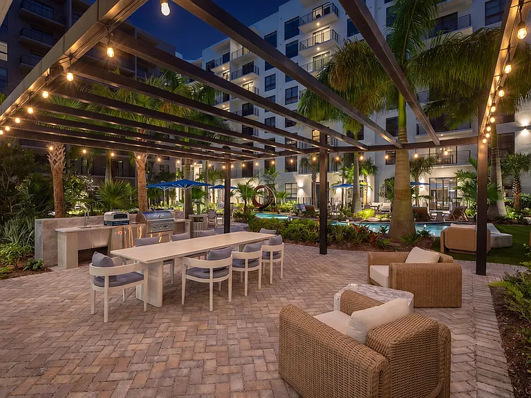 Manor Biscayne — Photo 27
