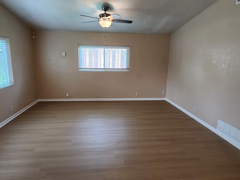 6032 Cresenda Ave — Photo 6