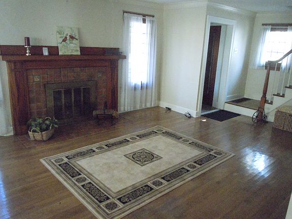 4th image of 504 E 266th St