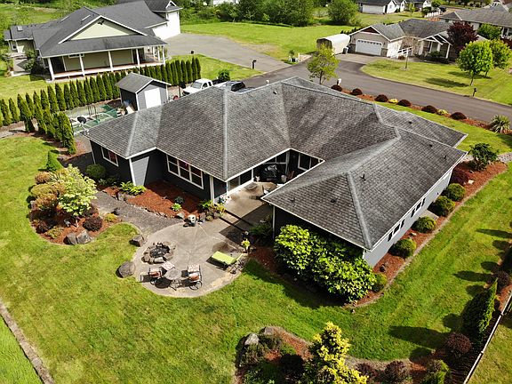 3rd image of 1330 Seely Ct