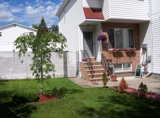 81 Cranford Ct, Staten Island, NY 10306