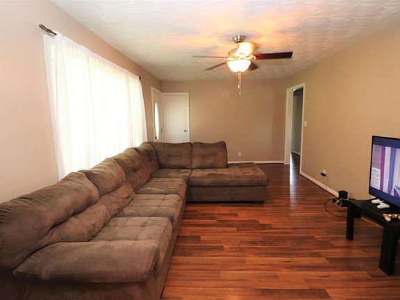 3rd image of 176 Forest Dr