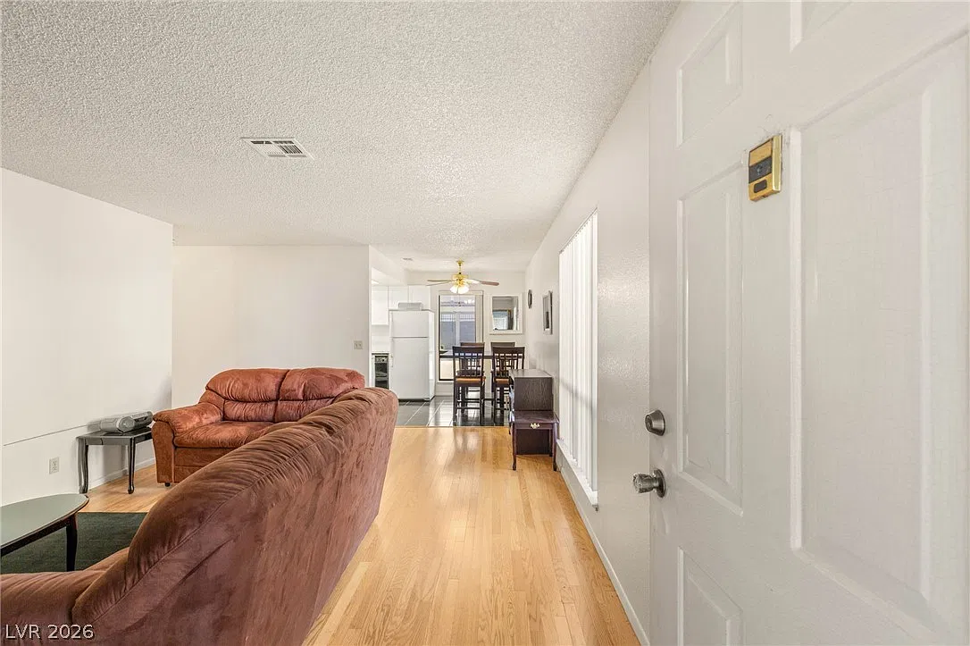2 bed, 2.0 bath, 994 sqft, $1,800 — Photo 2