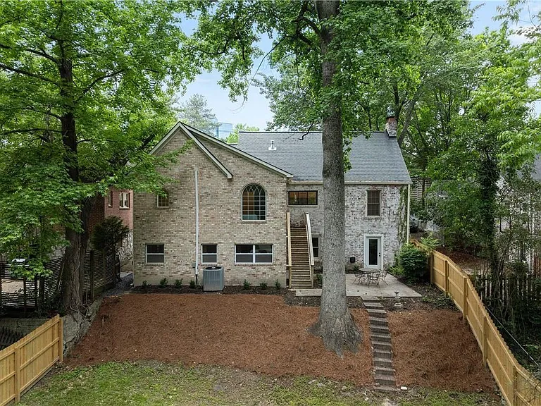 833 Martina Dr NE — Photo 19