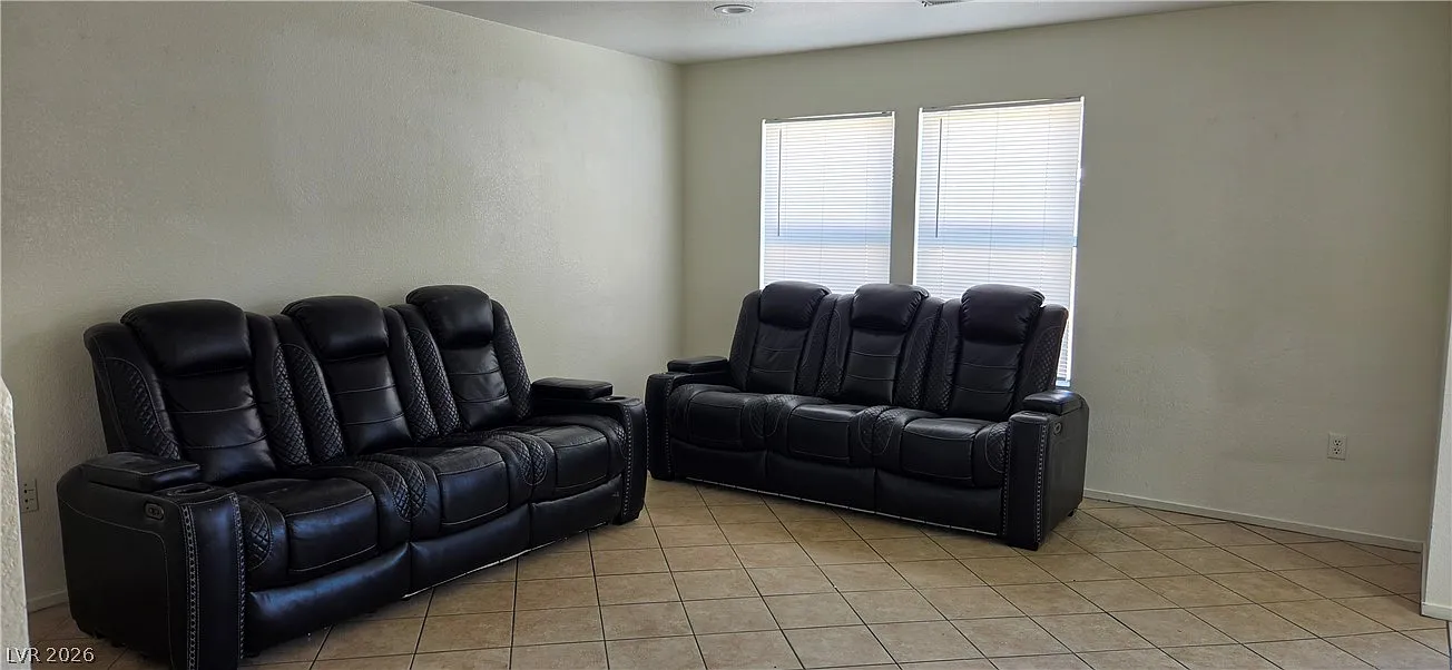 4 bed, 2.5 bath, 1624 sqft, $1,850 — Photo 3