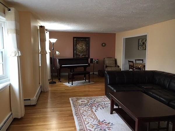 2nd image of 6 Rose Ct