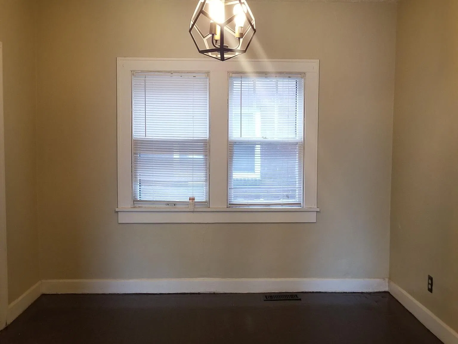 2 bed, 1200 sqft, $1,300 — Photo 3
