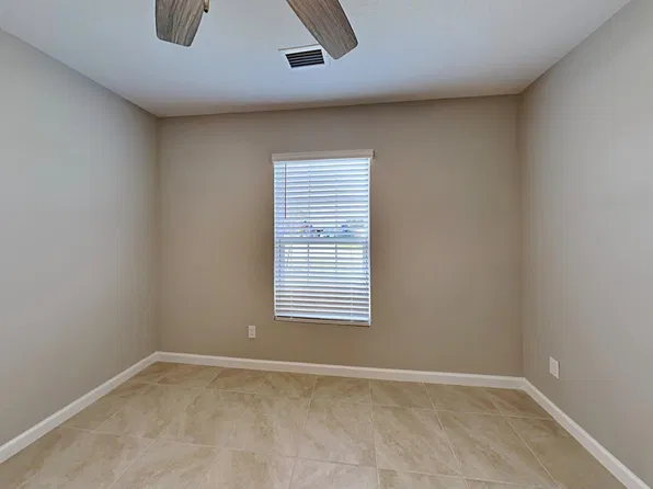 4704 New Haven Dr, Fort Myers, FL 33908