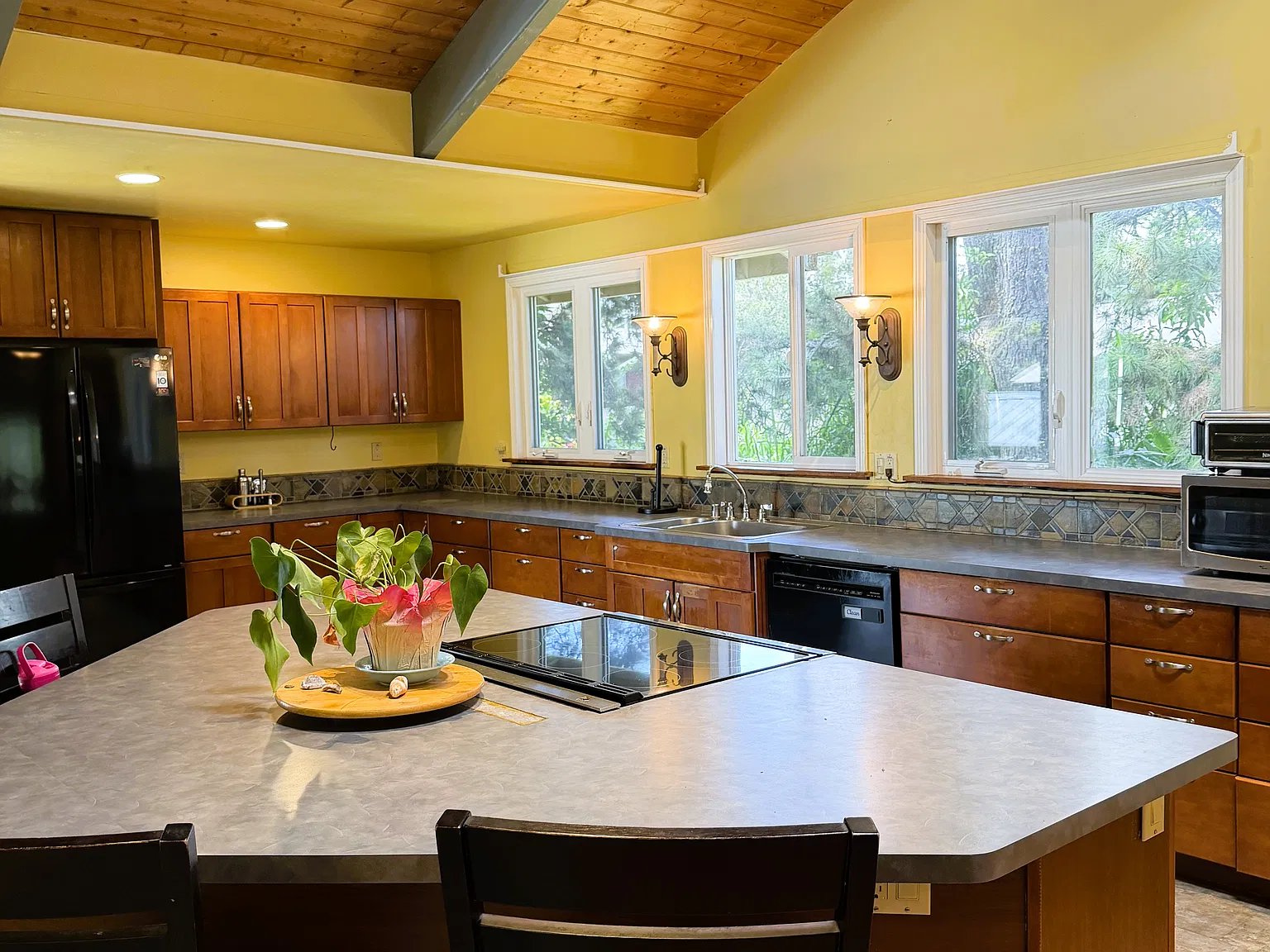 5 bed, 2559 sqft, $4,800 — Photo 4