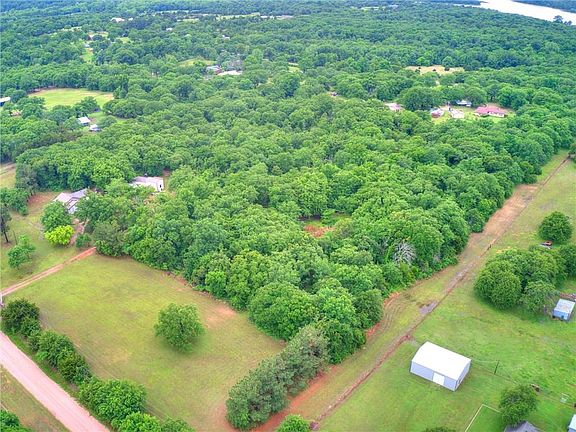 4th image of 8 Cow Trail Dr