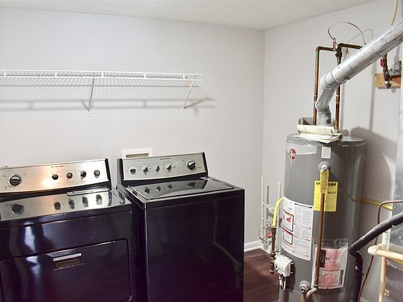 5th image of 323 Chapelhill Dr