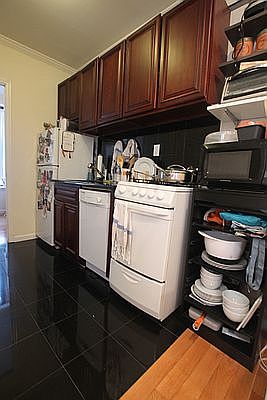 5th image of 221 E 28th St #3F