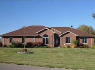 10113 Higley Dr, Peosta, IA 52068