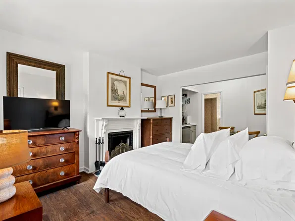 30 8th Avenue image 1 of 12