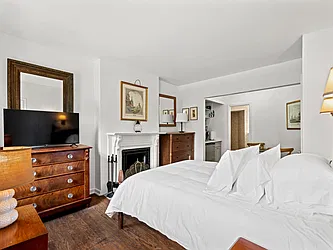 30 8th Avenue, #2