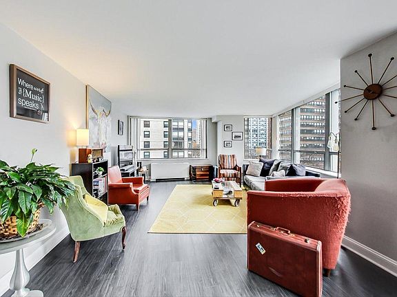 3rd image of 5701 N Sheridan Rd APT 4A