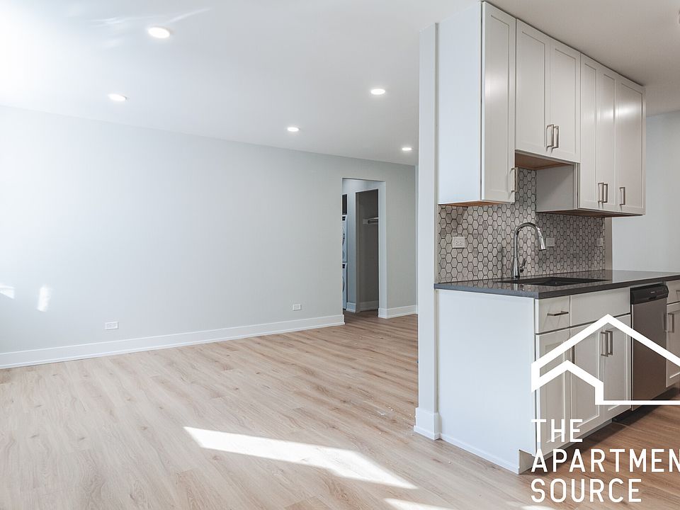1st image of 542 W Aldine Ave #412