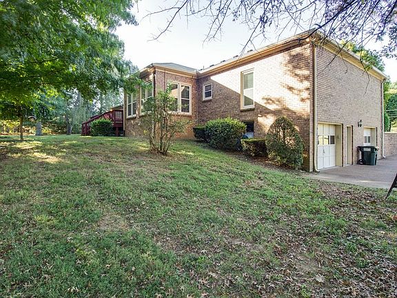 3rd image of 3023 Bridlewood Trl