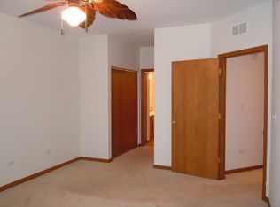 7431 Claridge Dr #F, Bridgeview, IL 60455