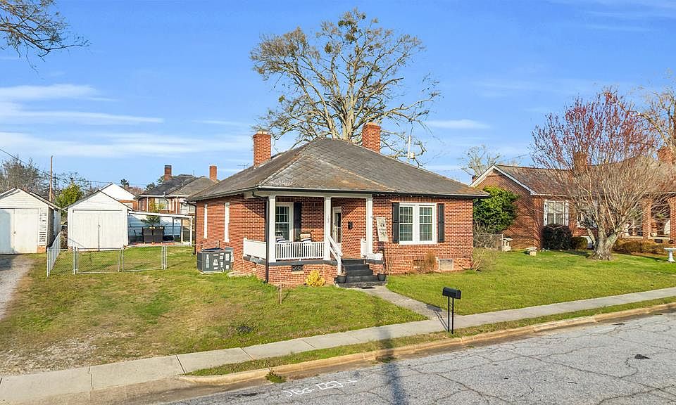 1st image of 105 Draper St