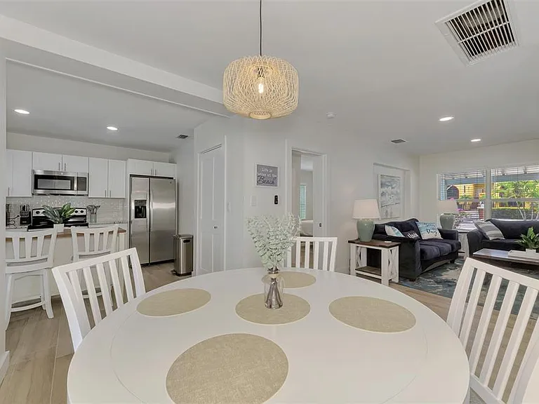 1731 Redwood St — Photo 12