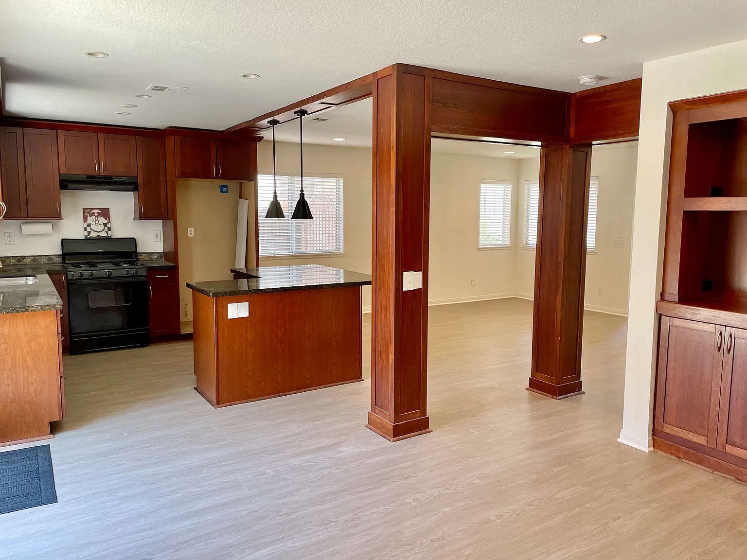 3 bed, 2.5 bath, 1476 sqft, $3,200 — Photo 4