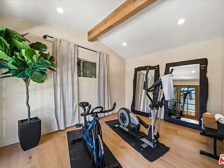 14537 Hesby St — Photo 34