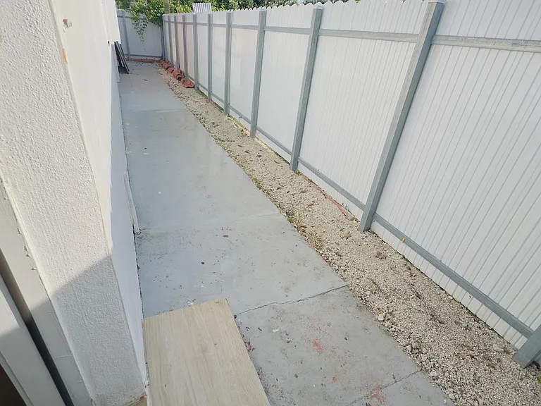 740 W 33rd St — Photo 20