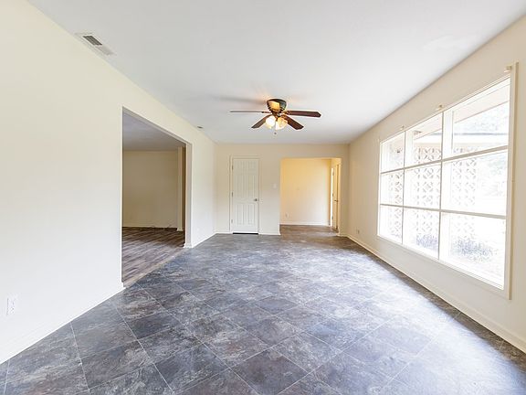 4th image of 110 Fairway Dr