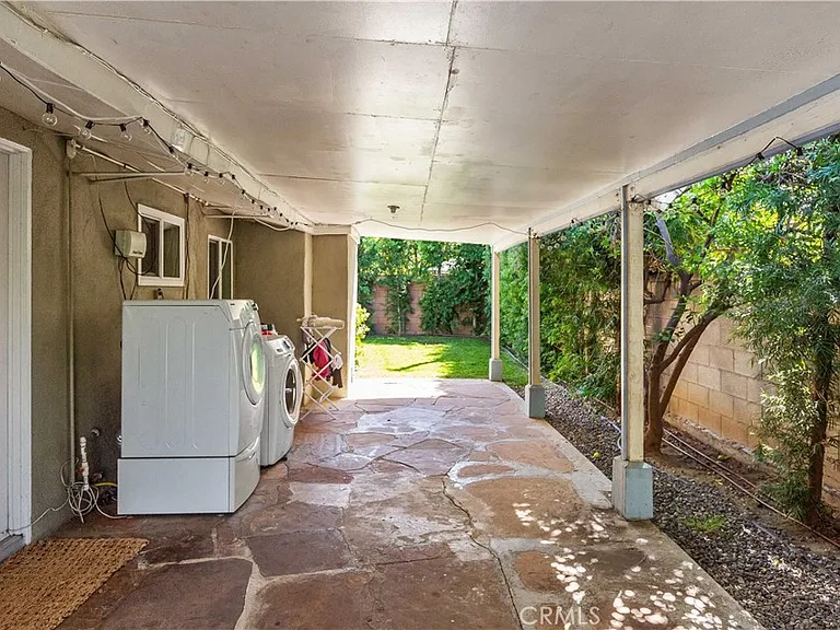 526 N Emerald Dr — Photo 39