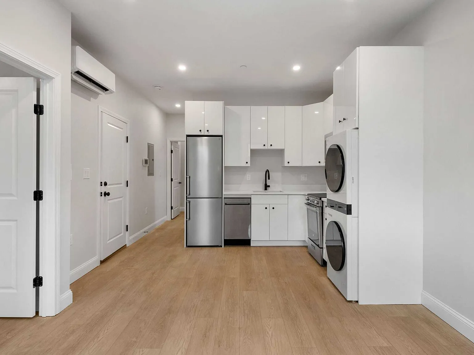 2 bed, $3,900 — Photo 2